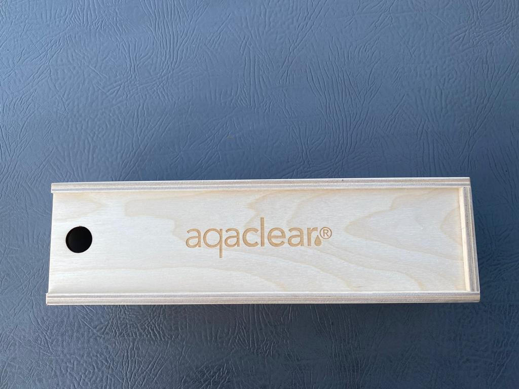 Caja de madera - packaging del dispositivo aqaclear